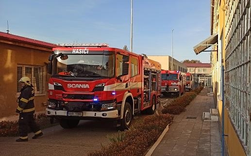 V ženské věznici v Drahonicích hořelo. Jedna dozorkyně se nadýchala zplodin