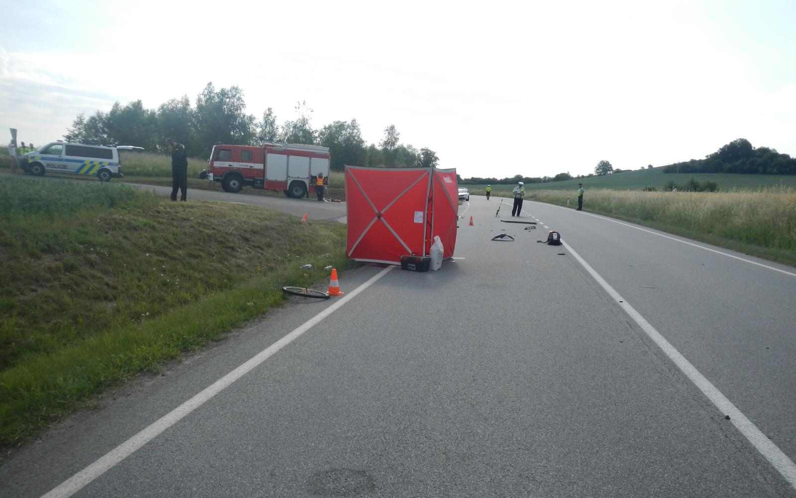 Policisté hledají svědky tragické nehody. Vyhasl při ní život cyklistky