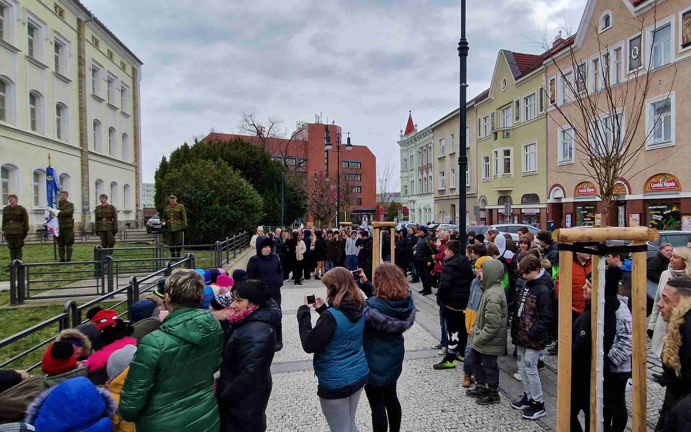 Uctít památku T.G. Masaryka přišly v Lounech desítky lidí