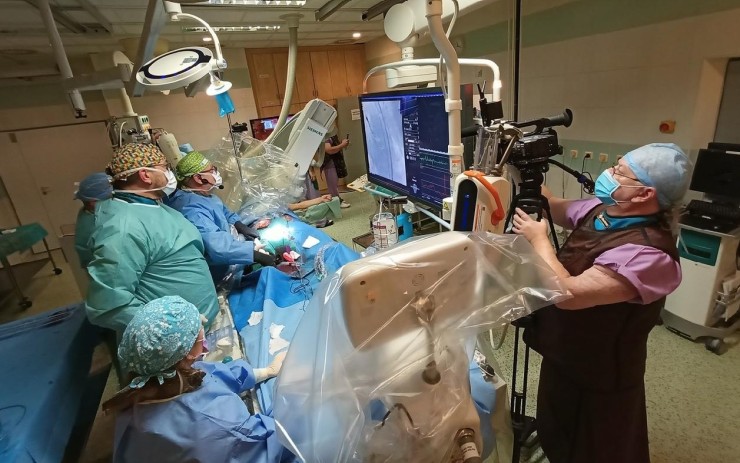 VIDEO: Kardiologové mají za sebou nevšední zákrok! Při náhradě chlopně použili rázovou ultrazvukovou vlnu 