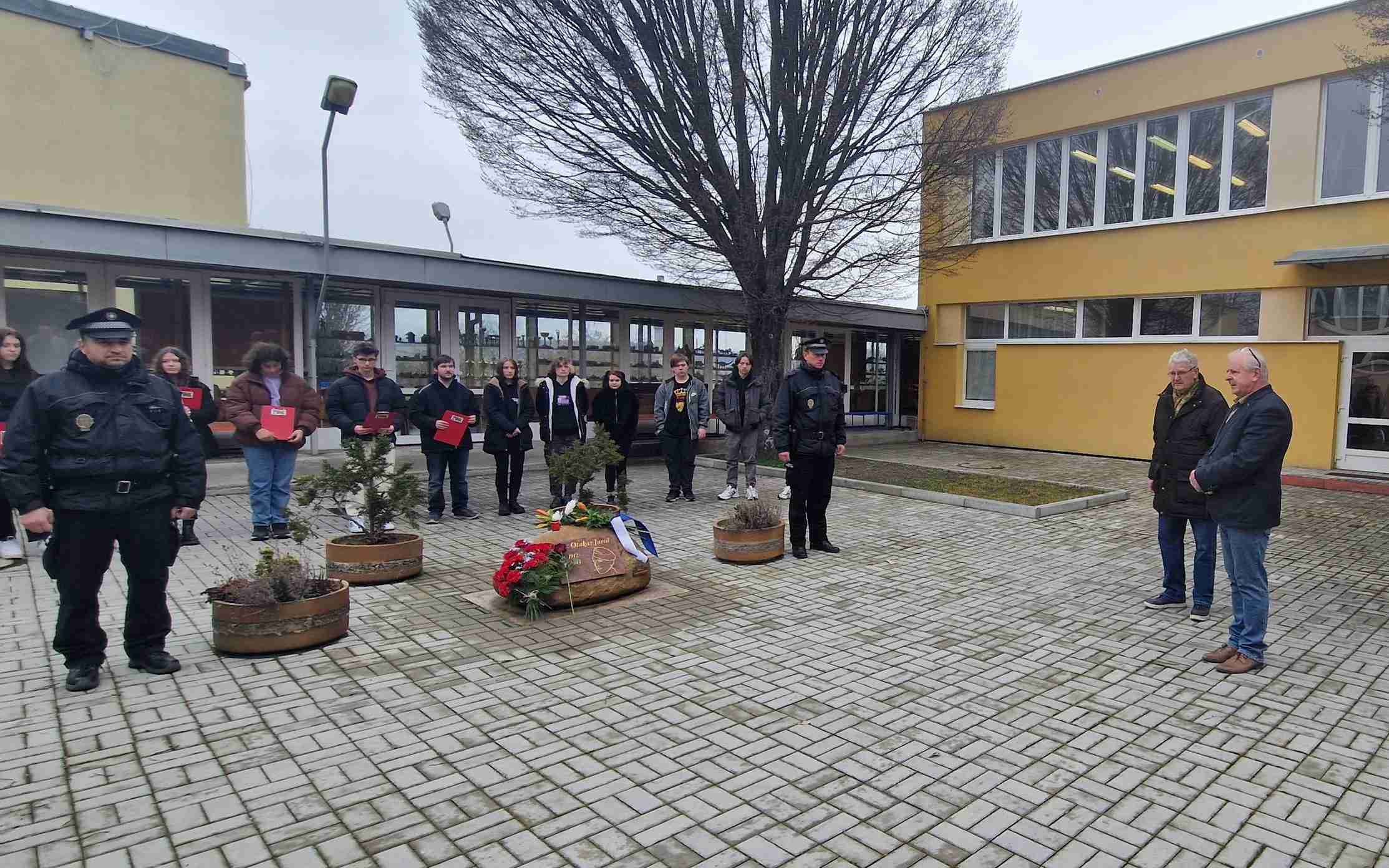 OBRAZEM: V Lounech uctili místní i představitelé města památku kpt. Otakara Jaroše