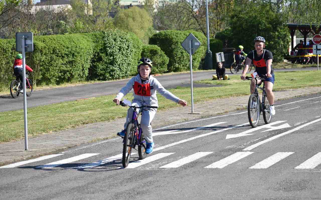 V soutěži mladých cyklistů v Žatci si nejlépe vedly děti z Loun