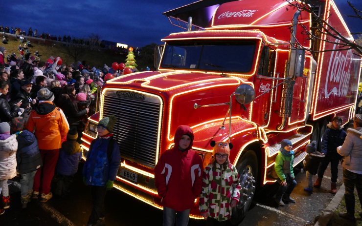 Vánoční kamion Coca Coly míří na dvě místa nedaleko Mostu. Blíže ho letos neuvidíte