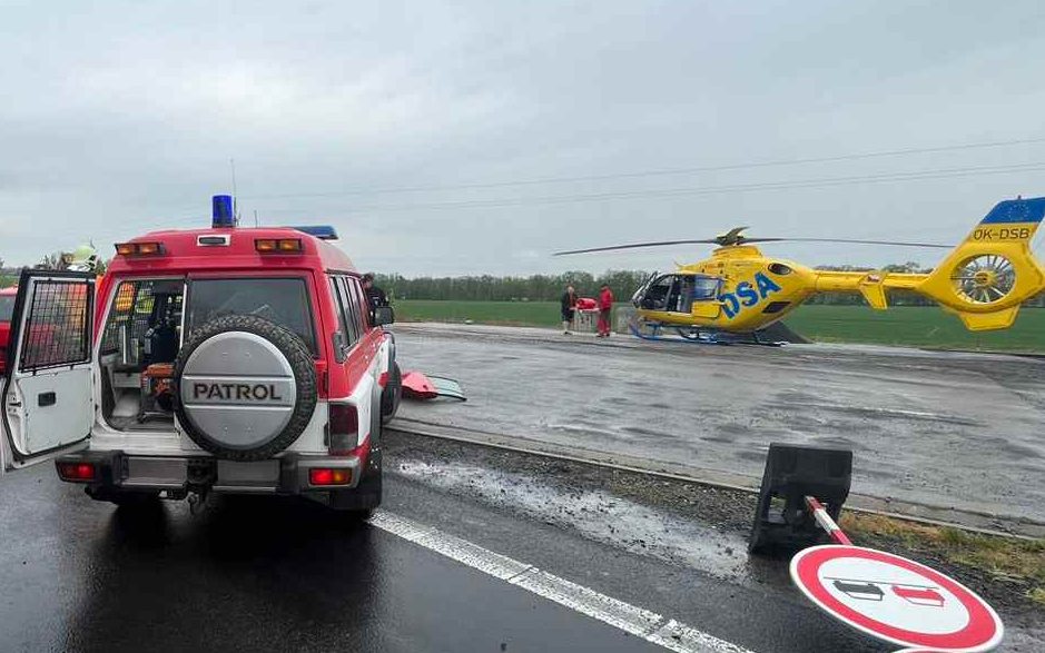 AKTUÁLNĚ: Při nehodě na D7 se vážně zranili dva lidé. Na dálnici se tvoří kolony