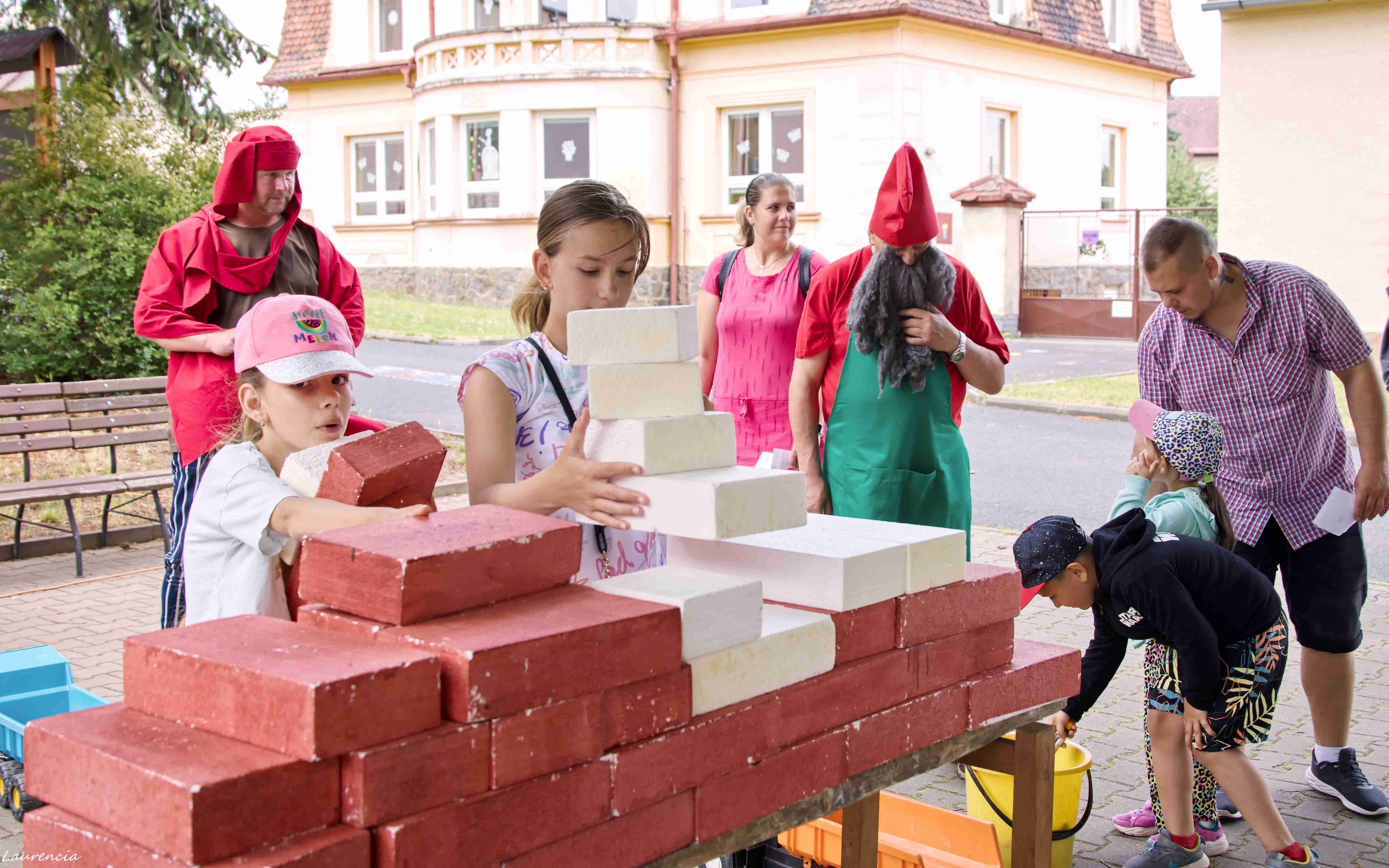 OBRAZEM: Skřítkové, duchové, Leontýnka nebo Jouza. Dětský den v Kryrech byl plný postav z oblíbeného filmu