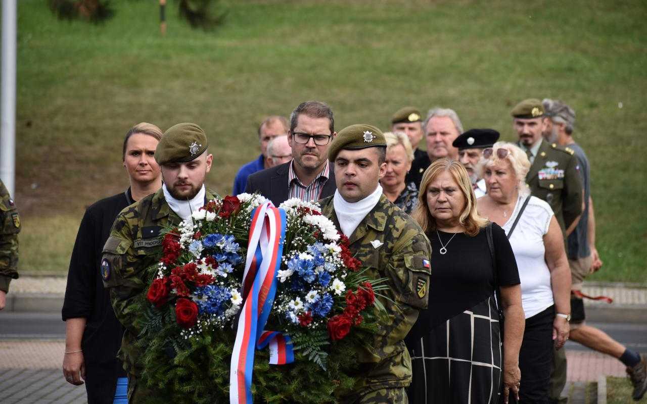 V Žatci se uskutečnilo tradiční setkání u leteckého památníku