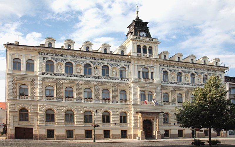 Staňte se tajemníkem lounské radnice. Město Louny vypsalo výběrové řízení na tuto funkci