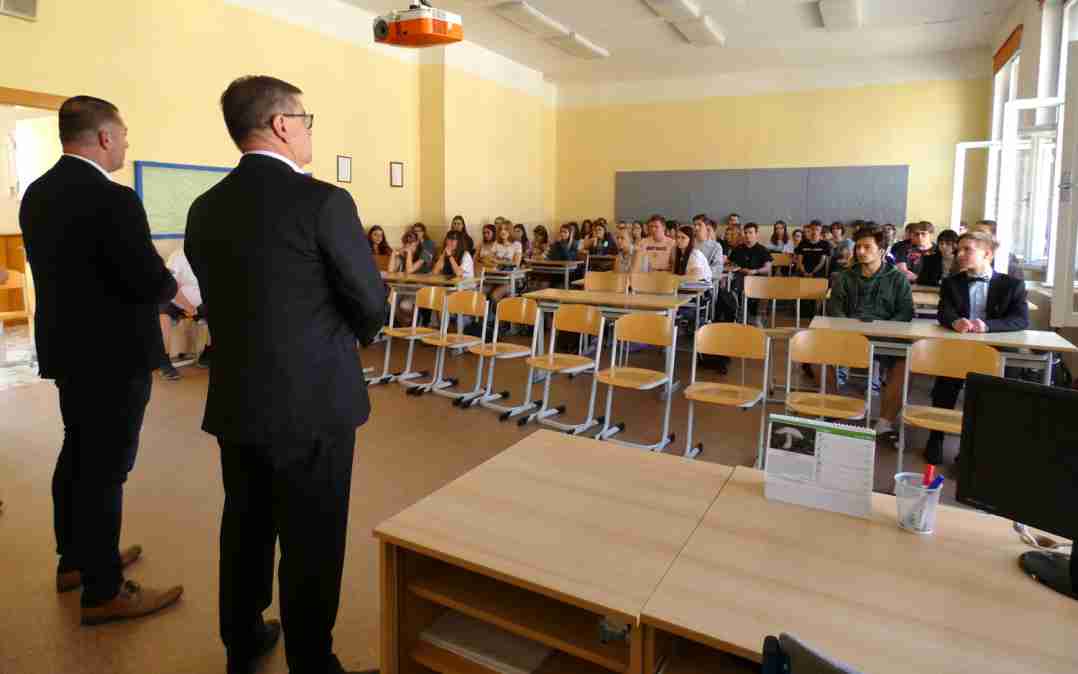 Lounští studenti se setkali s hejtmanem Ústeckého kraje