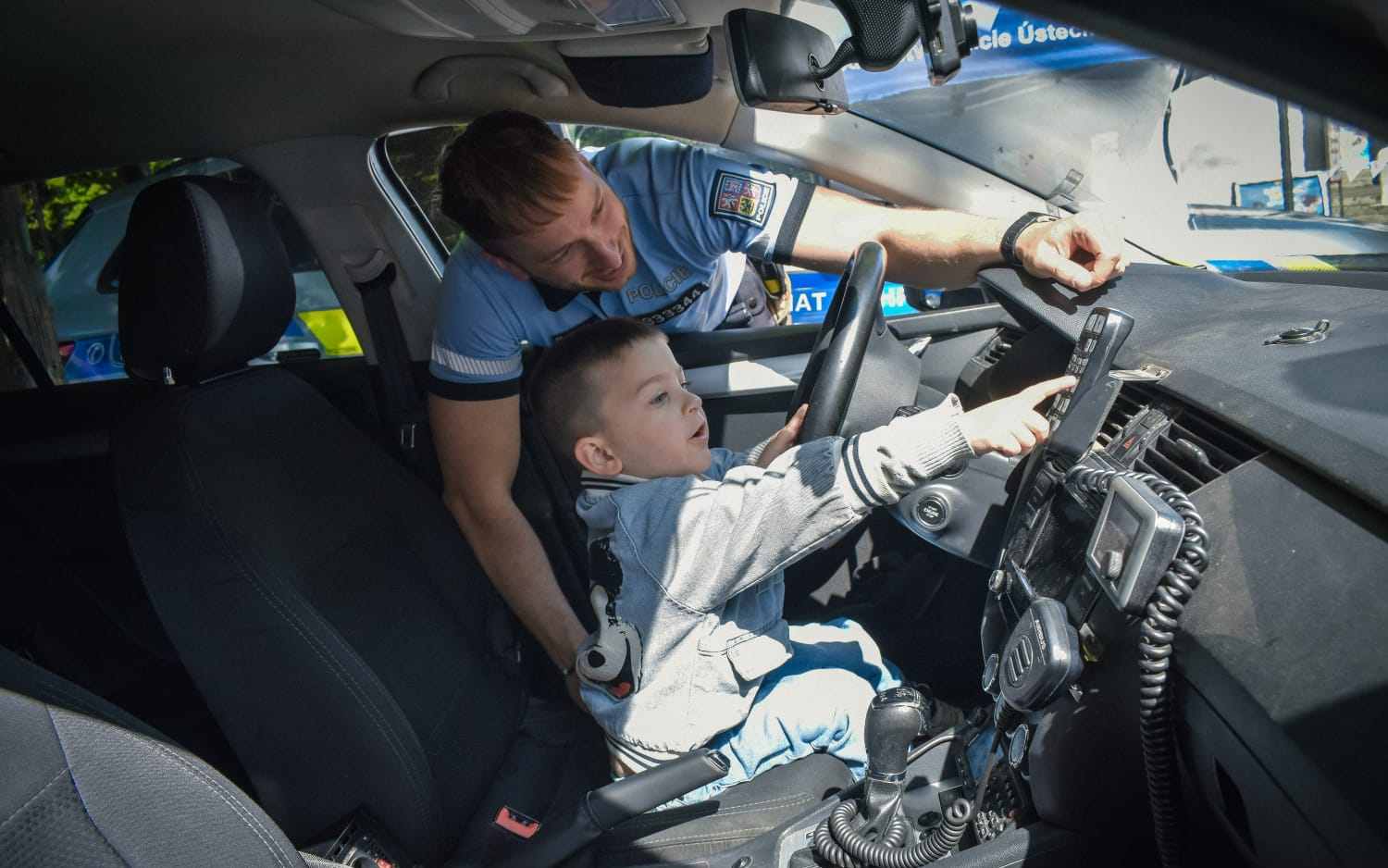 FOTO: Policisté v Lounech předvedli vozový park i další vybavení