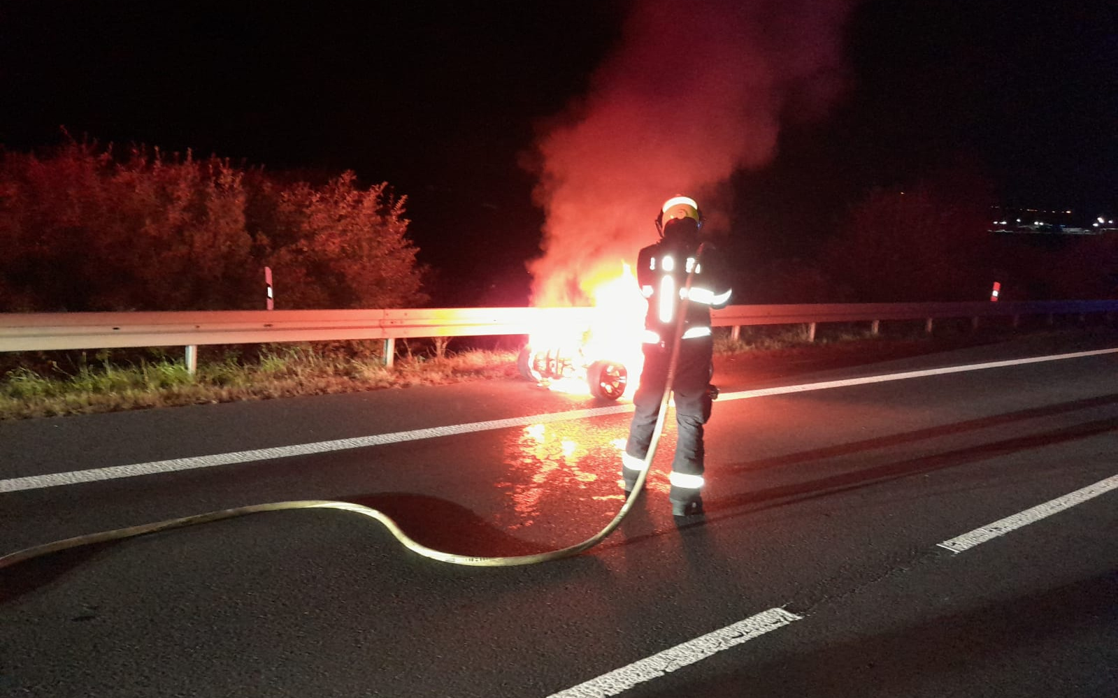 U Dobroměřic hořela čtyřkolka. Plameny ji zcela zničily