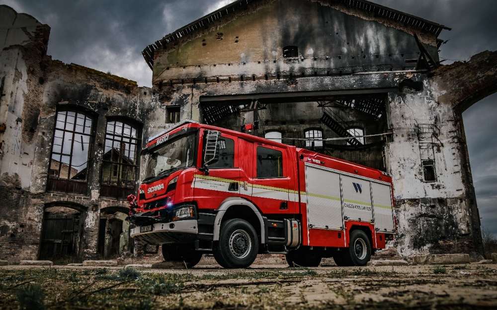 FOTO: Hasiči z Lenešic se konečně dočkali nové cisternové stříkačky. Téměř 60 let starý vůz už dosloužil