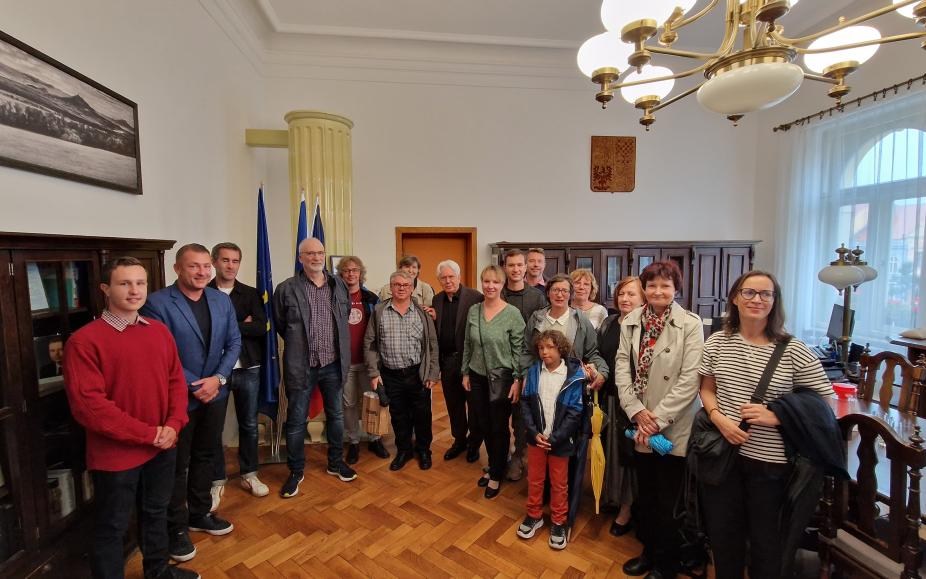 Potomci bývalého starosty Petra Pavla Hilberta navštívili lounskou radnici