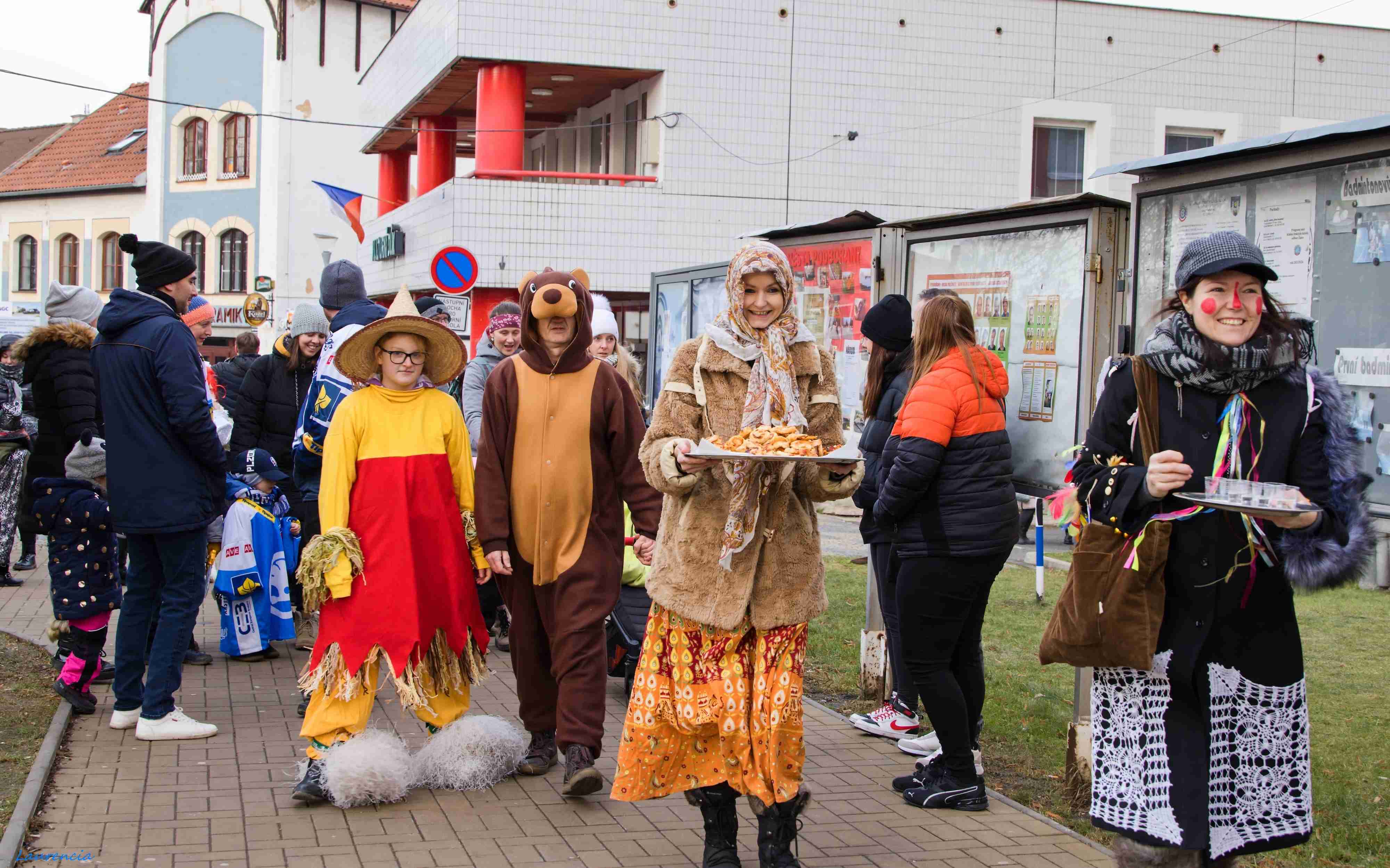 Průvod v maskách, hudba nebo koláčky. V Podbořanech si lidé užili masopust