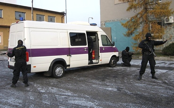 Ukázka eskortní jednotky v Novém Sedle při loňské oslavě Dne českého vězeňství. Foto: archiv VS ČR Ukázka eskortní jednotky v Novém Sedle při loňské oslavě Dne českého vězeňství. Foto: archiv VS ČR