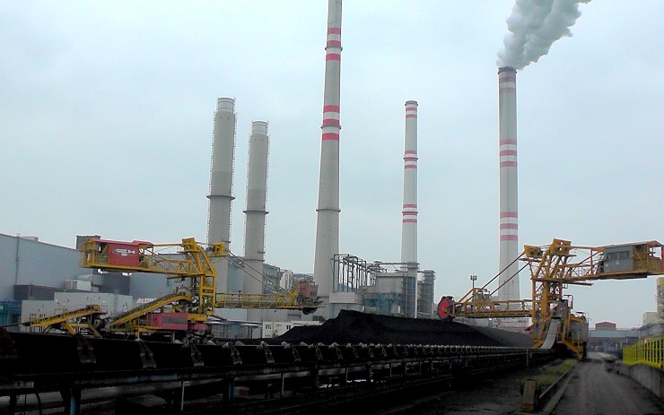 Pásové dopravníky na uhlí v areálu Elektrárny Počerady. Foto: Oldřich Hájek