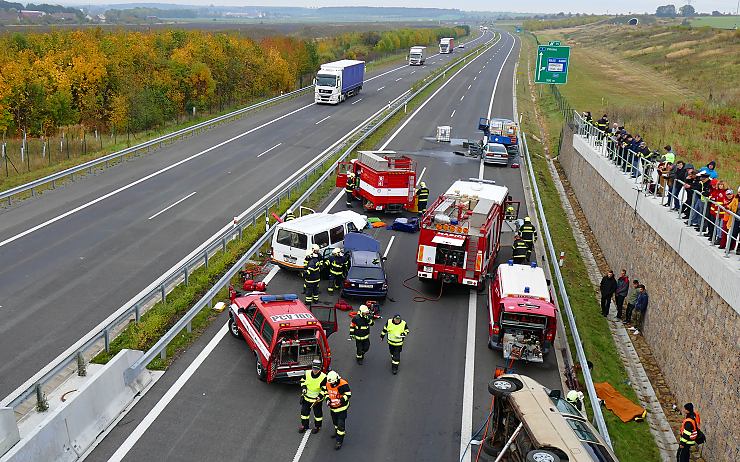 Zásah na místě simulované nehody. Foto: Oldřich Hájek