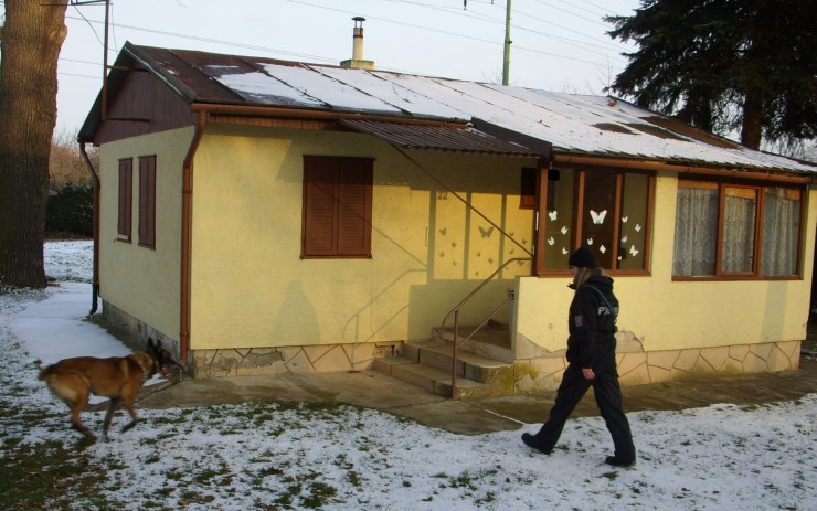 Kontrol u rekreačních objektů se zúčastňují i policejní psovodi. Foto: Policie ČR