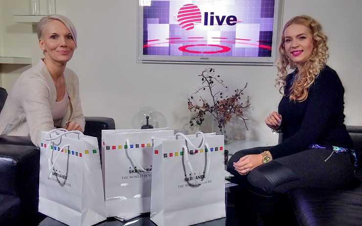 Veroniku Ondysovou (vlevo) zpovídá Andrea Seligerová. Veroniku Ondysovou (vlevo) zpovídá Andrea Seligerová.