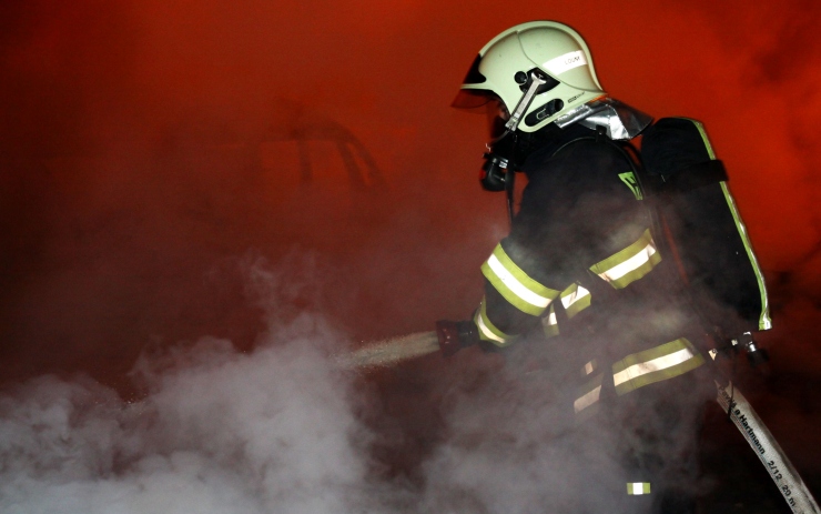 Snímek z loňského požáru na stejném místě. Foto: Michal Hrdlička / HZS ÚK