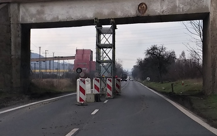 Provizorní podepření mostu. Foto: Oldřich Hájek