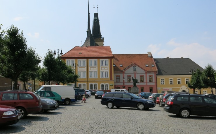 Mírové náměstí v Lounech.