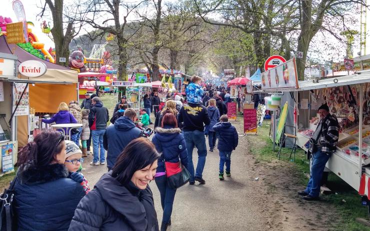 Zástupy lidí na Řípské pouti 2016. Foto: Oldřich Hájek