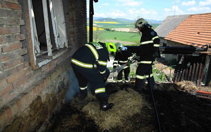 Požár v Mnichovském Týnci. Foto: Michal Hrdlička / HZS Ústeckého kraje