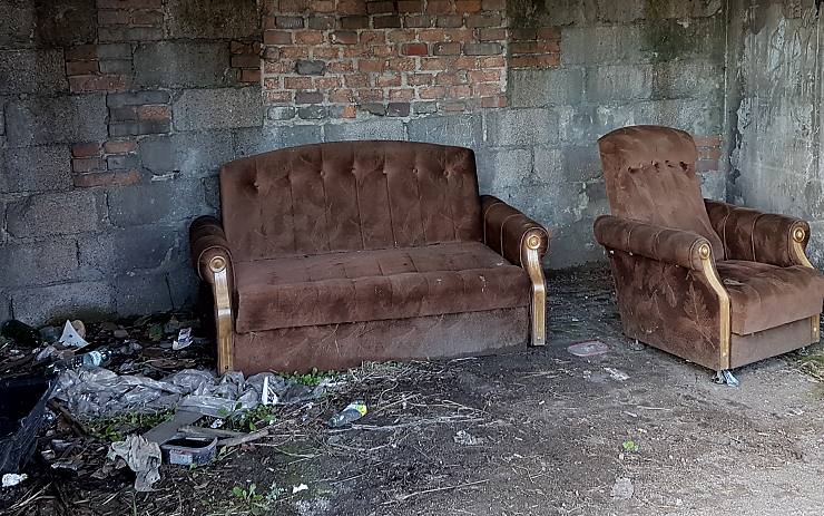 Nelegálně odložené staré věci. Ilustrační foto: Oldřich Hájek