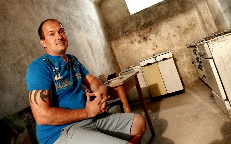 Jan Oborník v prostorách únikové hry Kauza Amstetten. Foto: Oldřich Hájek