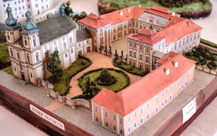 OBRAZEM: Na zámku v Jimlíně uvidíte miniatury několika desítek českých hradů a zámků