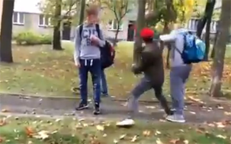 Facebookem se šíří video s napadením školáků. Město nebude podobné chování tolerovat