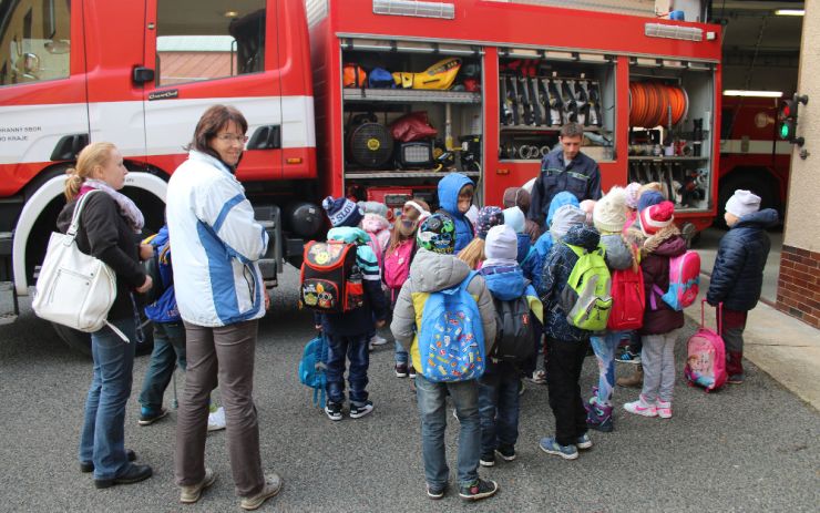 OBRAZEM: Děti z Bitozevsi obdivovaly žatecké profesionální hasiče