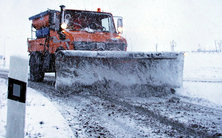 U Zeměch se střetla dvě vozidla, jeden člověk byl zraněn