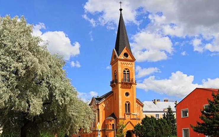 Město přispělo na husitský kostel. V květnu u něj budou Doupovské trhy