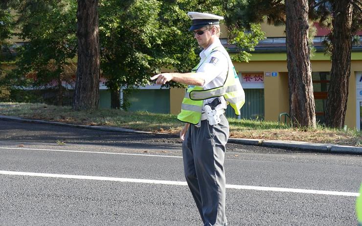 Policisté v Žatci zastavili mladou řidičku, měla zákaz řízení. Její zdůvodnění bylo úsměvné