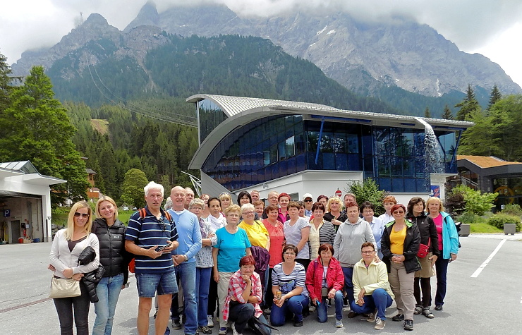 Zámek a německé Alpy. Turisté z Podbořan prožili parádní víkend