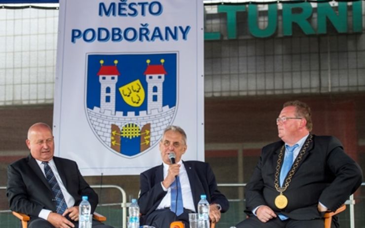 OBRAZEM: Prezident Miloš Zeman navštívil Podbořany, na náměstí besedoval s občany