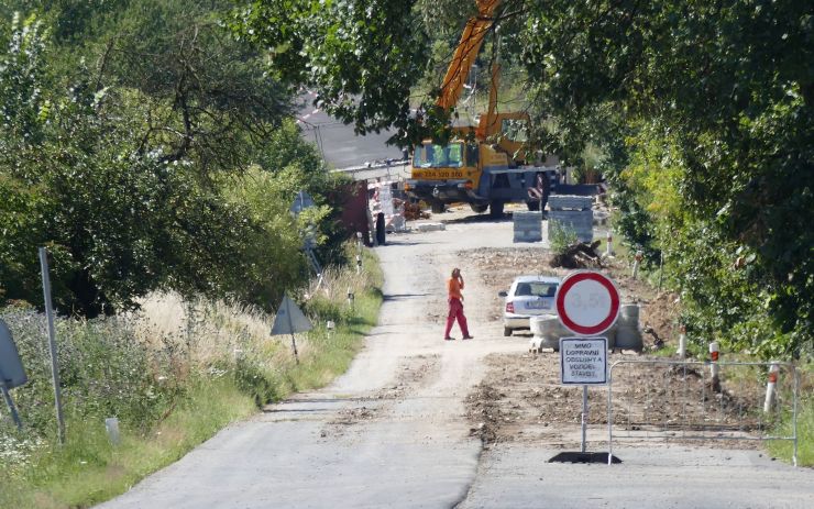 Tudy neprojedete! Dopravu v okolí Žatce komplikují řidičům nepříjemné uzavírky