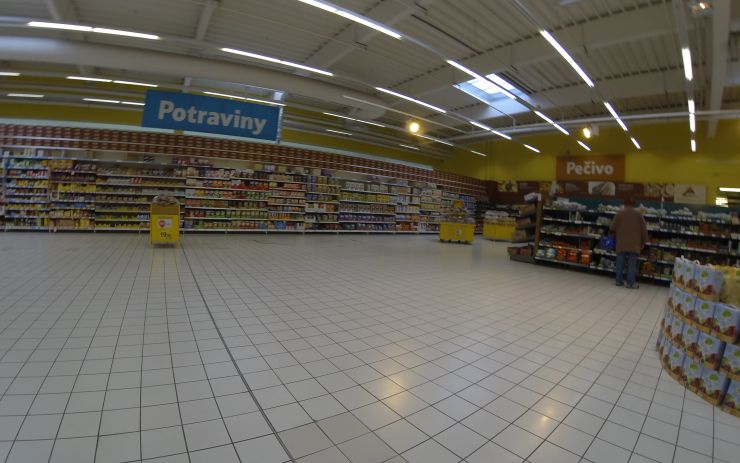 Nedá si pokoj. Recidivista kradl žvýkačky v supermarketu, jednal prý ve zkratu