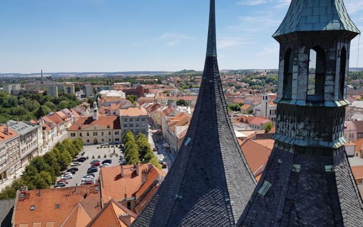 Přijďte pohlédnout na Louny i Žatec. Pěkně z výšky a za tmy!