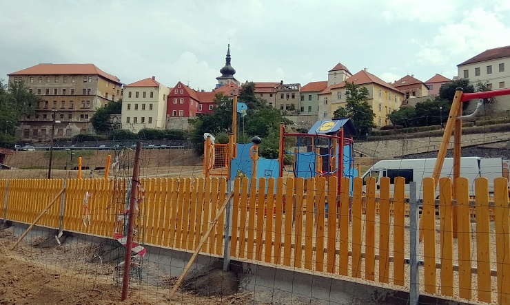 Rákosníčkovo hřiště se už staví. Za týden ho otevře Michal Nesvadba