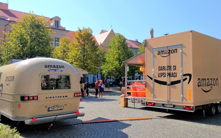 Amazon na náměstí v Lounech hledal nové pracovníky