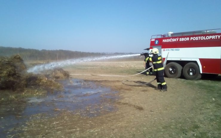 Postoloprtští hasiči vyjížděli k požáru staré hromady u Hradiště