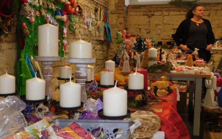 OBRAZEM: Vánoční jarmark dnes začíná i s kulturním programem a občerstvením