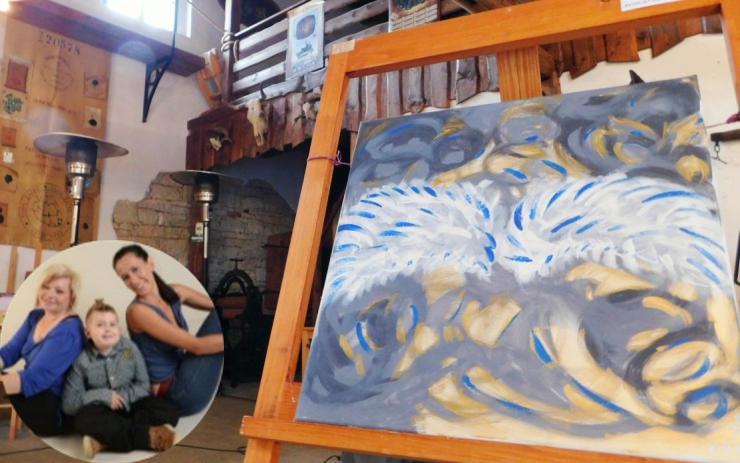 Obrazy žatecké malířky jdou do dražby, výtěžek pomůže nemocnému Filípkovi