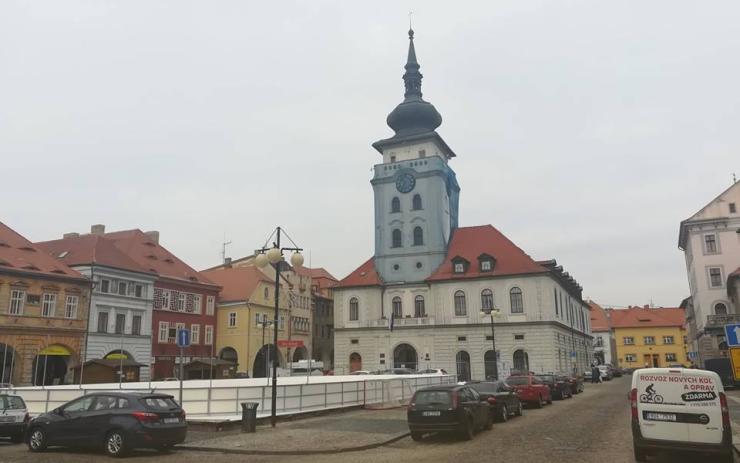 Kvůli opravám radnice se chystají přesuny úředníků, některé odbory najdete na jiné adrese