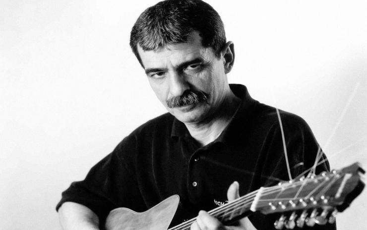 V Žatci vystoupí folkový písničkář Pavel Dobeš
