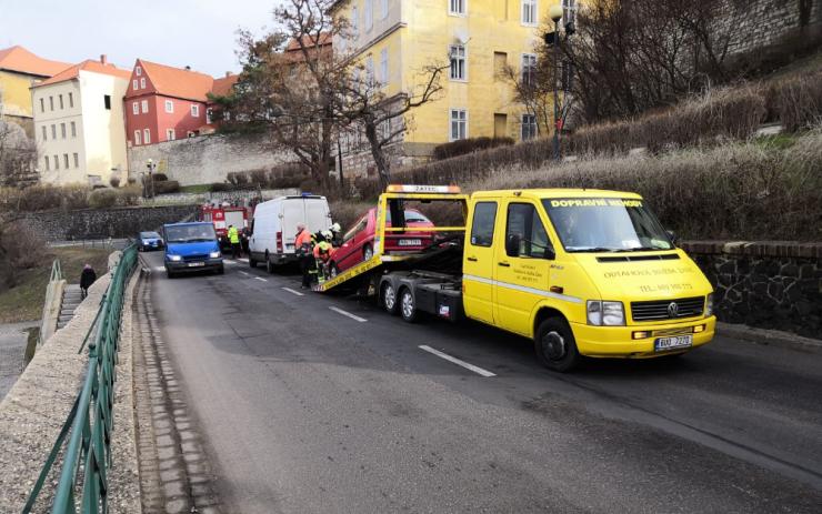 U přechodu v Žatci se srazilo auto s dodávkou