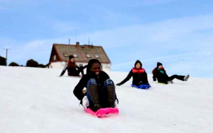 Gymnázium v Žatci hostilo studenty z různých koutů světa. Někteří viděli poprvé sníh