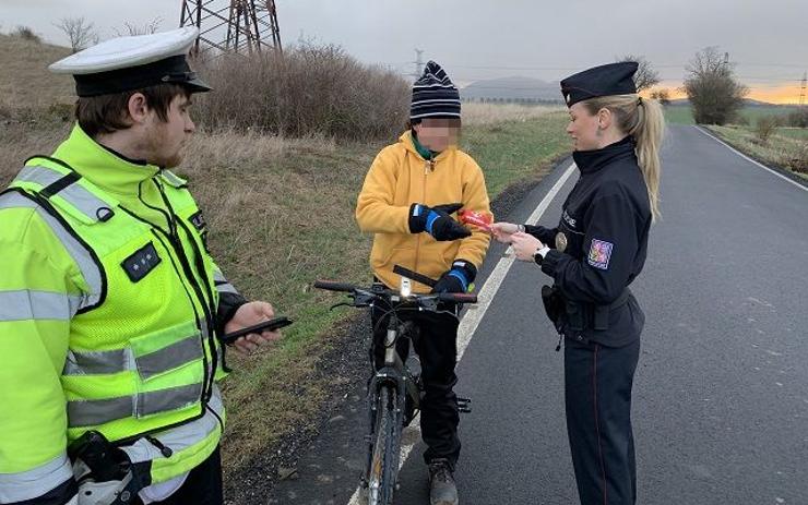 OBRAZEM: Policisté kontrolovali používání pásů, zaměřili se i na cyklisty. Jednoho nachytali pod vlivem alkoholu